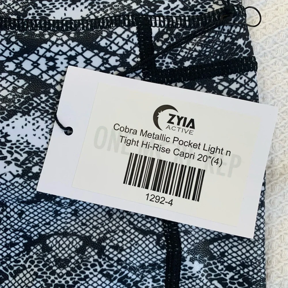ZYIA Active Cobra Metallic Pocket Light n Tight Hi-Rise Capri Size 4 NWT - Picture 2 of 4